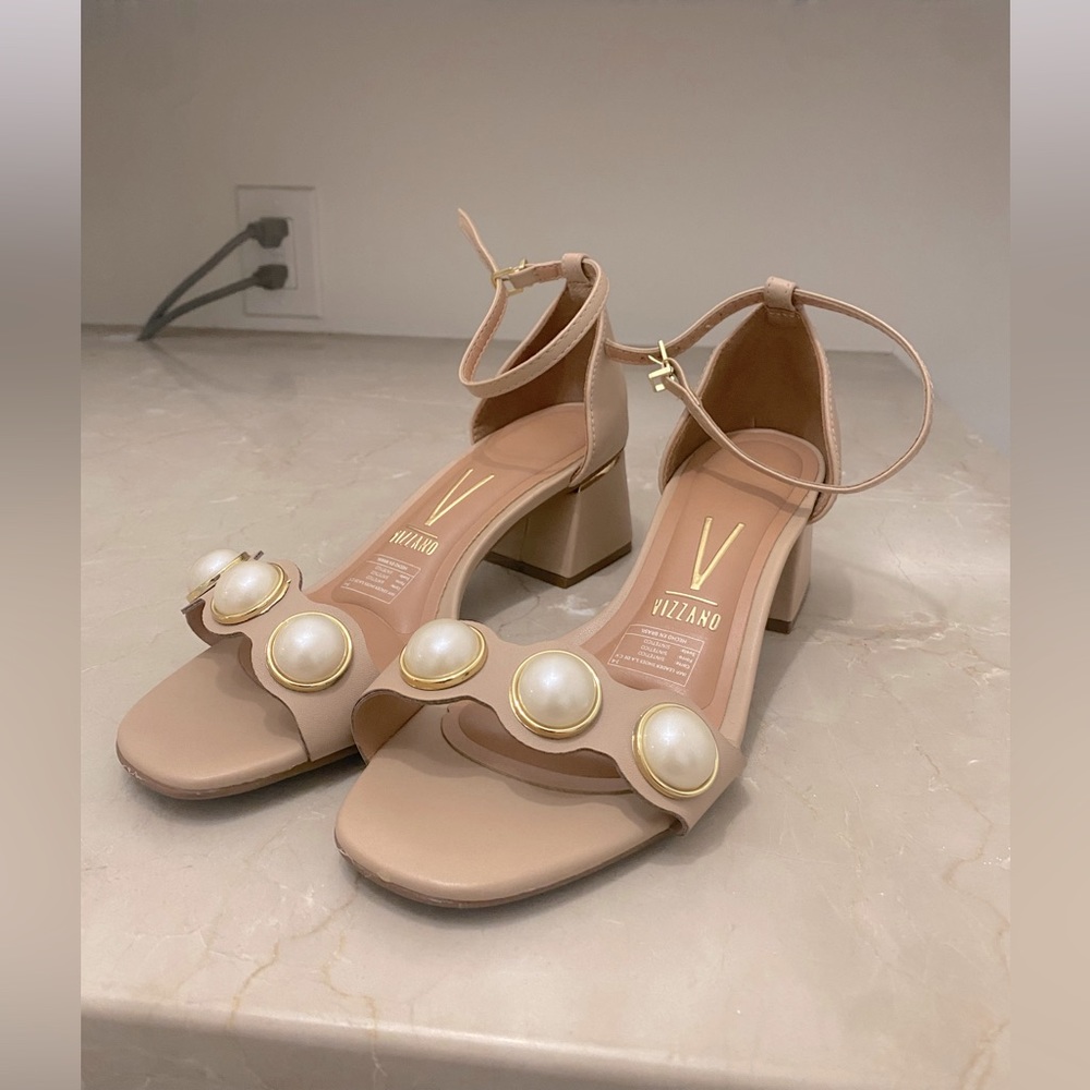 Nude with pearls heels